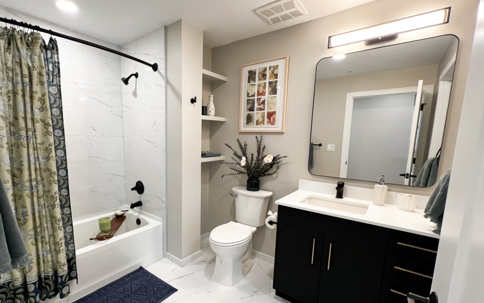 C1 - 3 bedroom floorplan layout with 2 bathrooms and 1439 square feet (Spa-Inspired Bathroom)