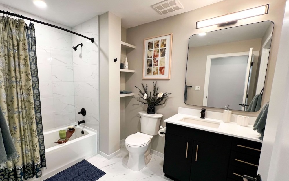 C1 - 3 bedroom floorplan layout with 2 bathrooms and 1439 square feet (Spa-Inspired Bathroom)