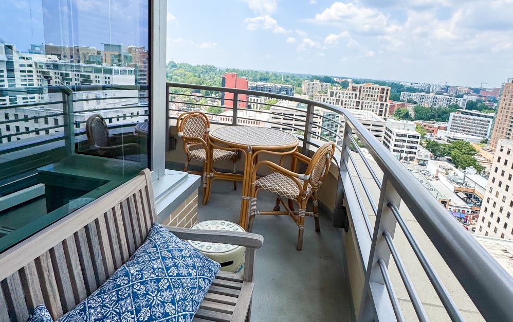 Downtown Bethesda luxury 3 bedroom apartments
